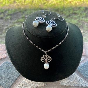 Handmade Lotus flower & white pearls jewelry set